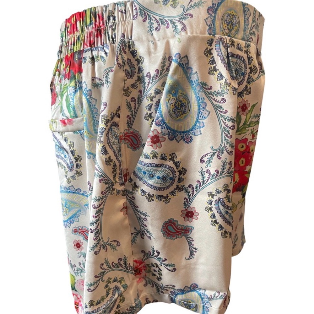 Umgee Floral Paisley Cream Women's Shorts, size L, NWT - Picture 5 of 13